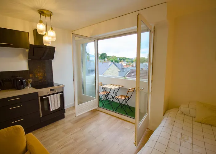 La Duche - Appartement Neuf Central, Calme, Vue Sur Les Toits De Cherbourg Et Parking, Intendance Luxury Host
