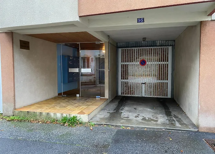 La Duche - Appartement Neuf Central, Calme, Vue Sur Les Toits De Cherbourg Et Parking, Intendance Luxury Host