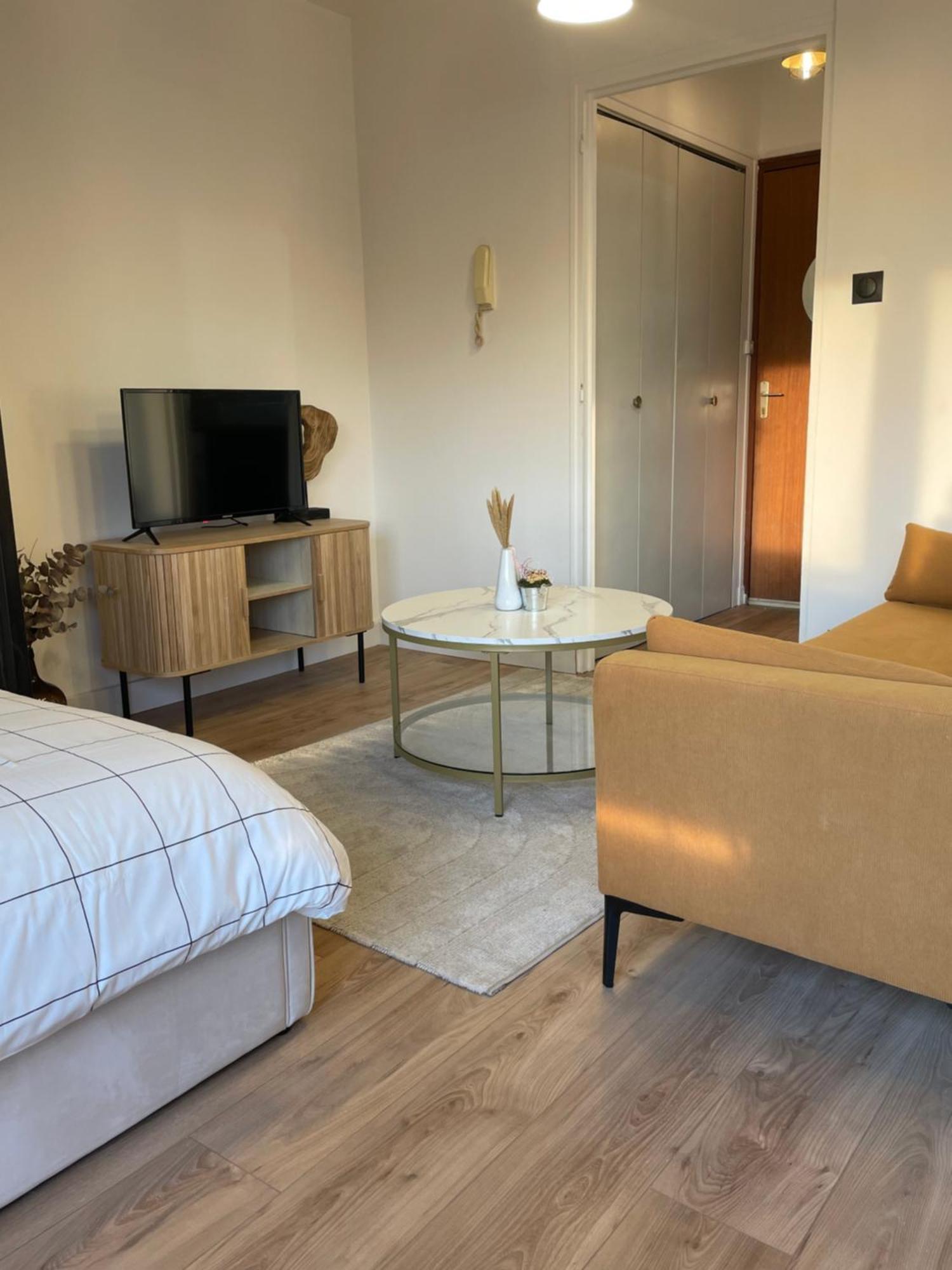 Apartment La Duche - Neuf Central, Calme, Vue Sur Les Toits De Et Parking, Intendance Luxury Host *